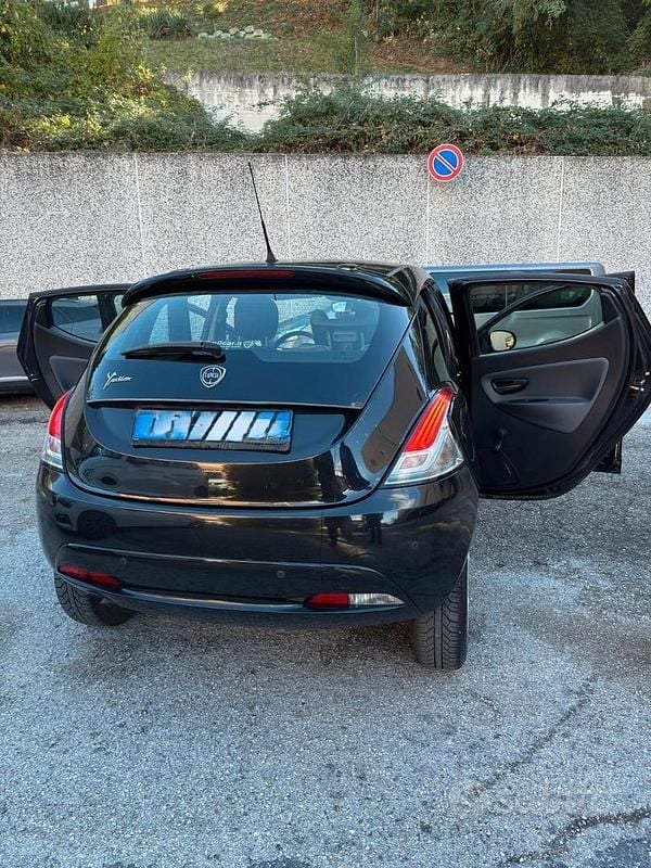 Usata Lancia Ypsilon 85 CV (62 kW) 2016 Nero Utilitaria