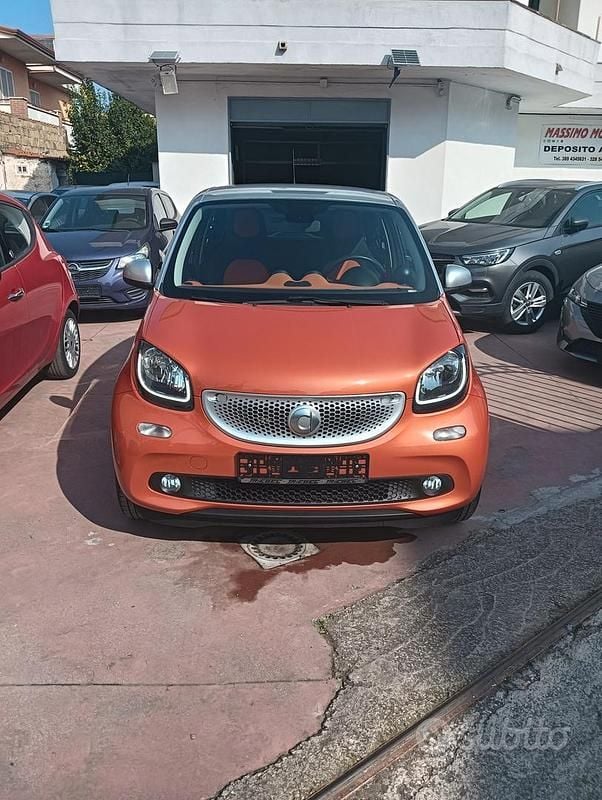 Usata Smart ForFour Basis 70 CV (51 kW) 2014 Arancione Utilitaria