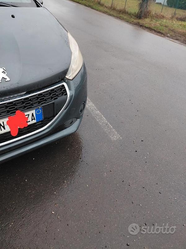 Usata Peugeot 208 82 CV (60 kW) 2012 Grigio Utilitaria