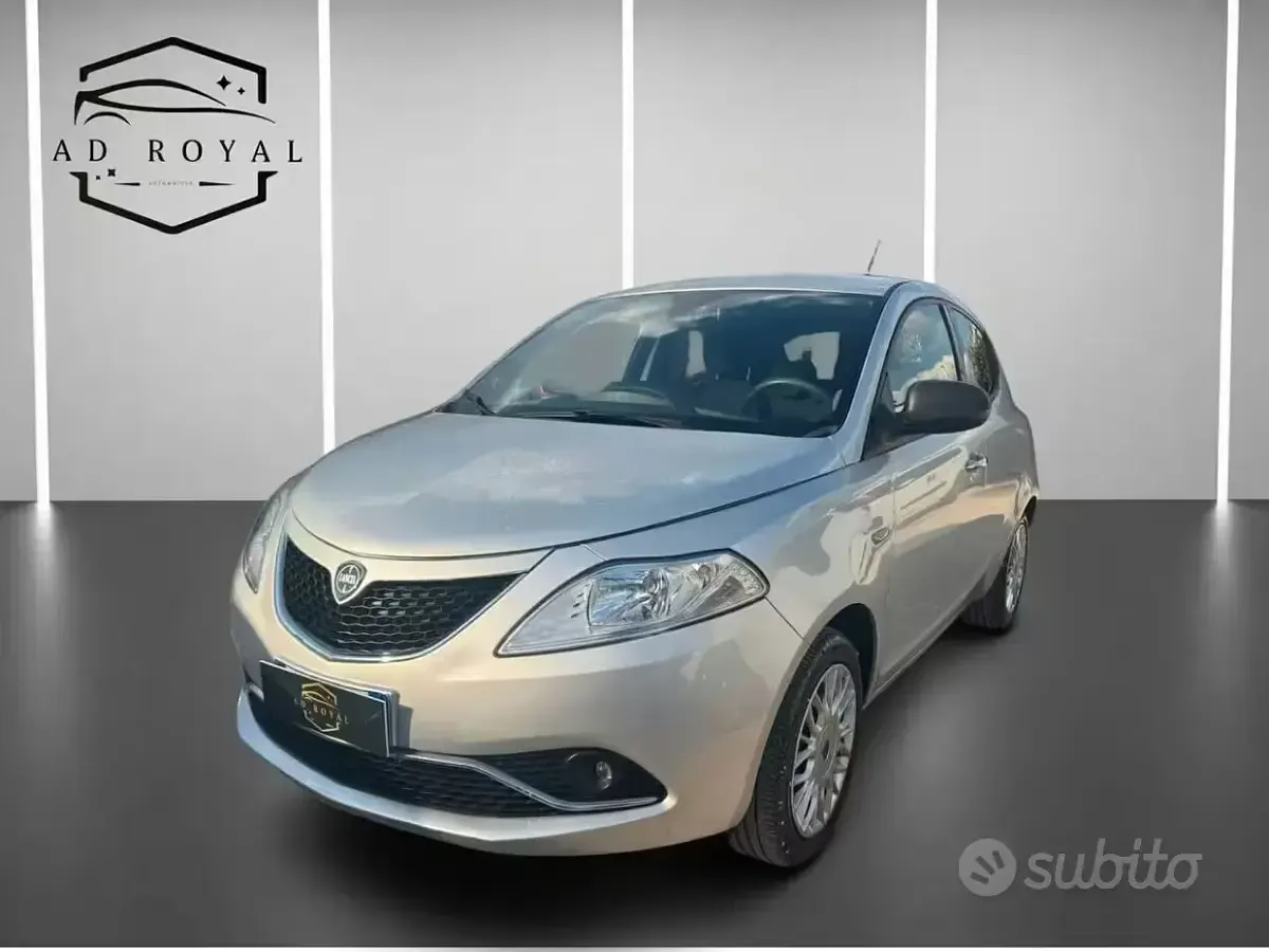 Usata Lancia Ypsilon Gold 69 CV (50 kW) 2017 Grigio Utilitaria