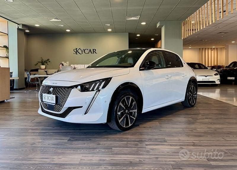 Bianco Usata 2021 Peugeot e-208 GT Due volumi | 14.900 € (Ottimo prezzo) - Immagine 1/3