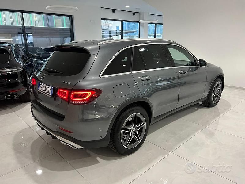 Usata Mercedes GLC200 Premium 163 CV (119 kW) 2019 Grigio scuro SUV