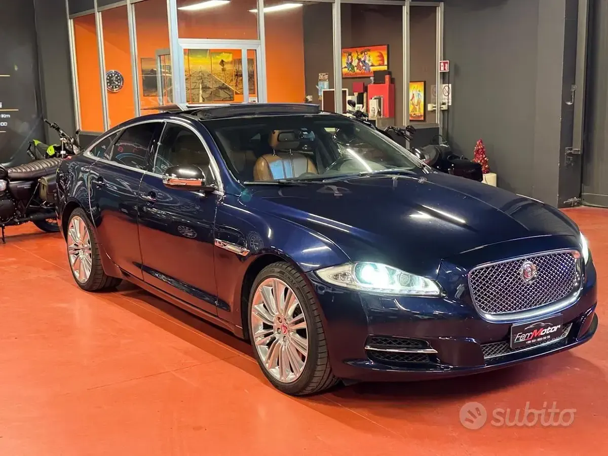 Usata Jaguar XJ 275 CV (202 kW) 2014 Bluazzurro Berlina