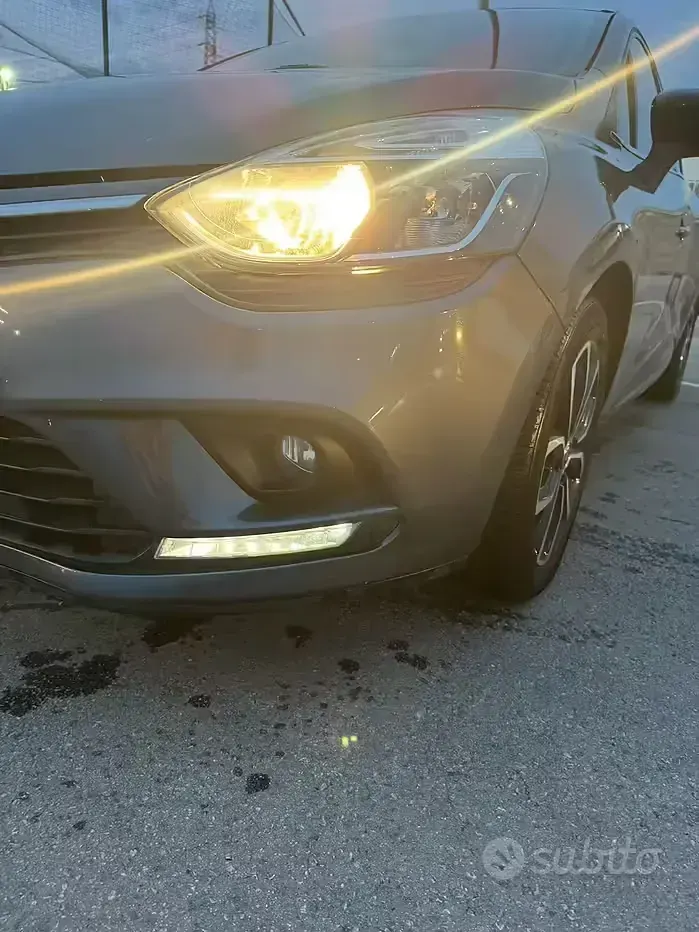 Usata Renault Clio GrandTour 90 CV (66 kW) 2018 Grigio Station wagon