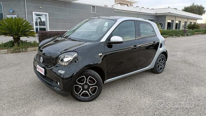 Begagnad Smart ForFour Passion 71 HK (52 kW) 2019 Svart Halvkombi