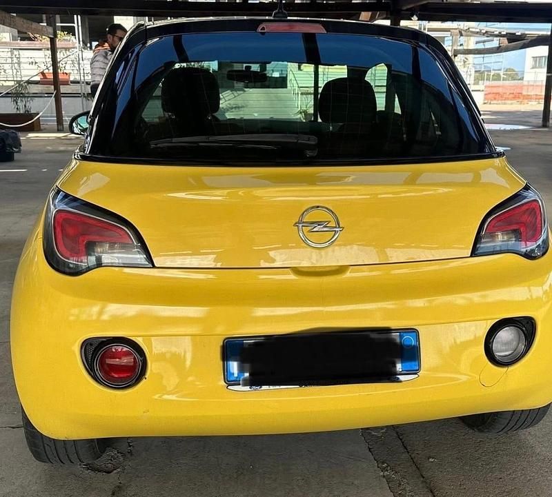 Usata Opel Adam Rocks Rocks 70 CV (51 kW) 2015 Giallo Utilitaria