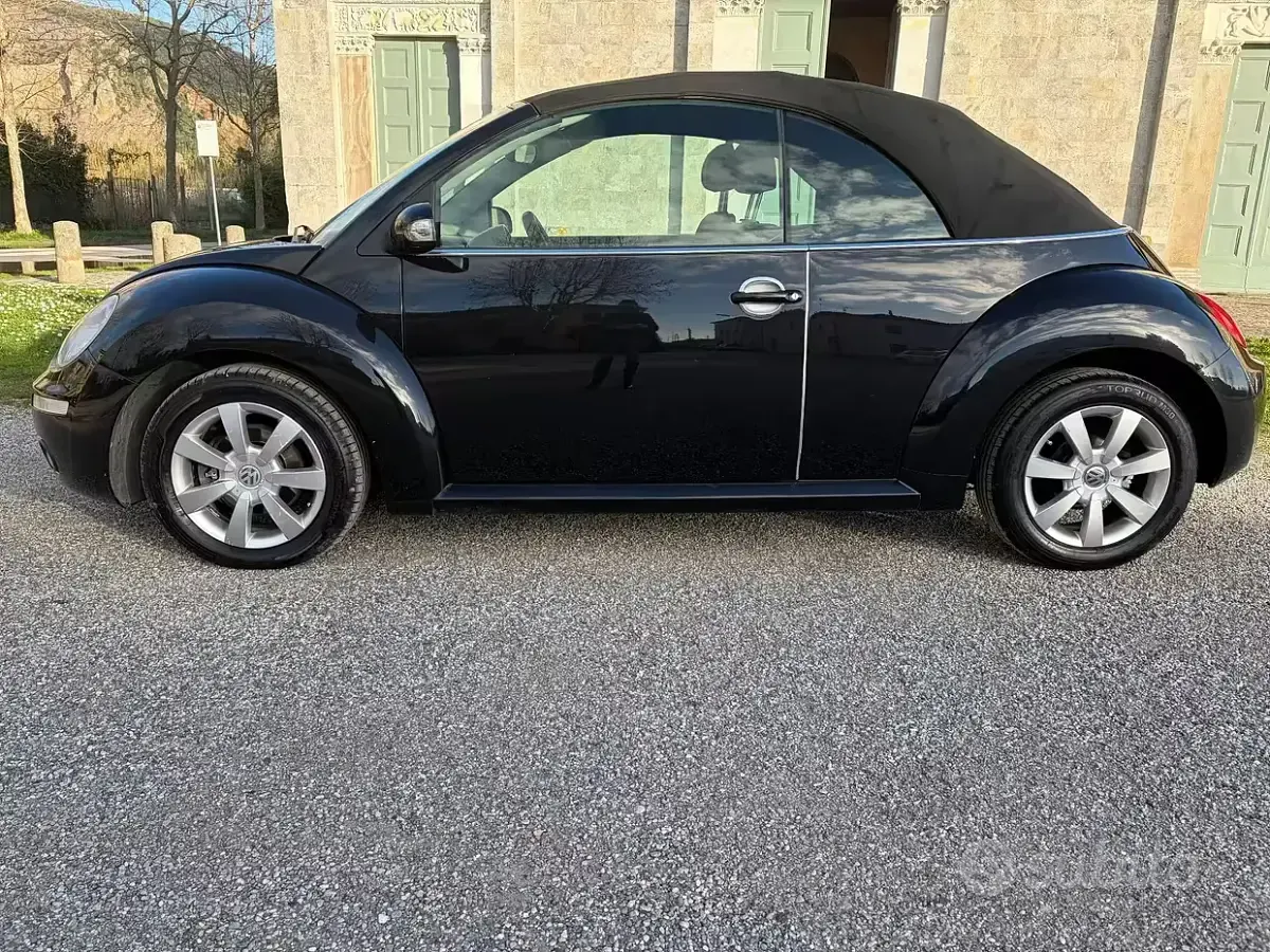 Usata VW New Beetle 105 CV (77 kW) 2008 Nero Utilitaria
