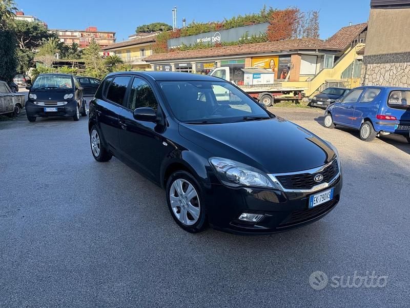Usata Kia Ceed LX 90 CV (66 kW) 2011 Nero Utilitaria