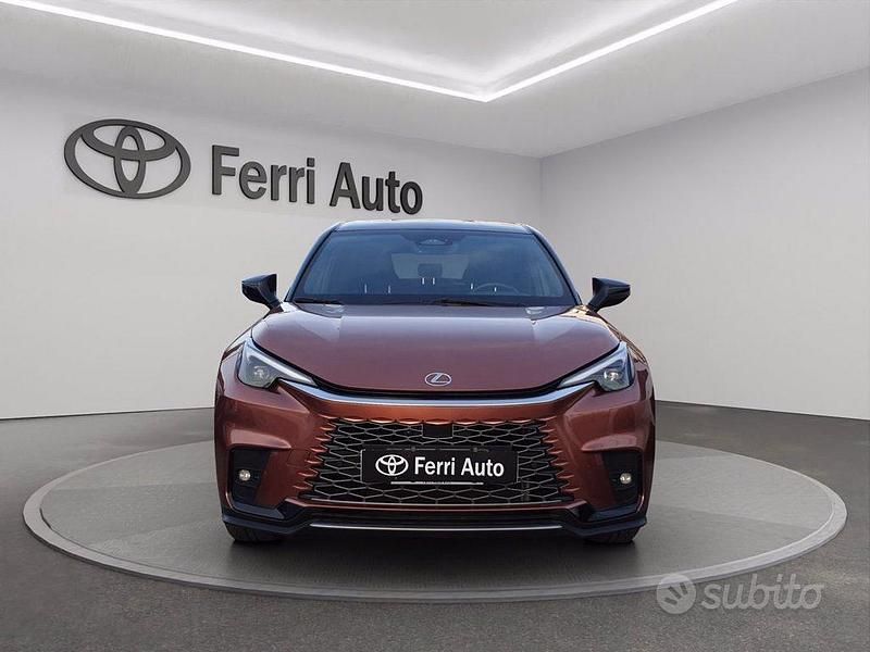 Usata Lexus LBX 136 CV (100 kW) 2024 Grigio SUV