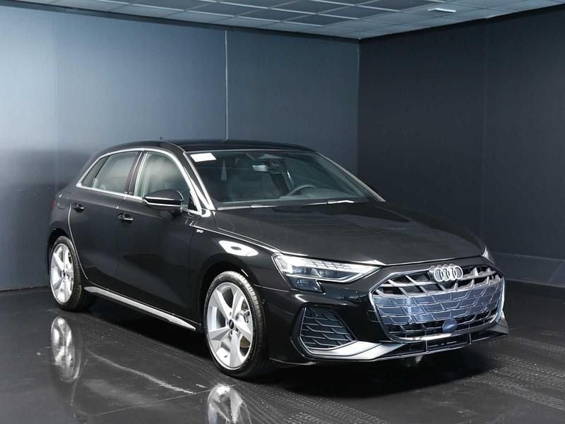 Nuova Audi A3 Sportback e-tron S-Line 150 CV (110 kW) 2025 Nero mithos Utilitaria