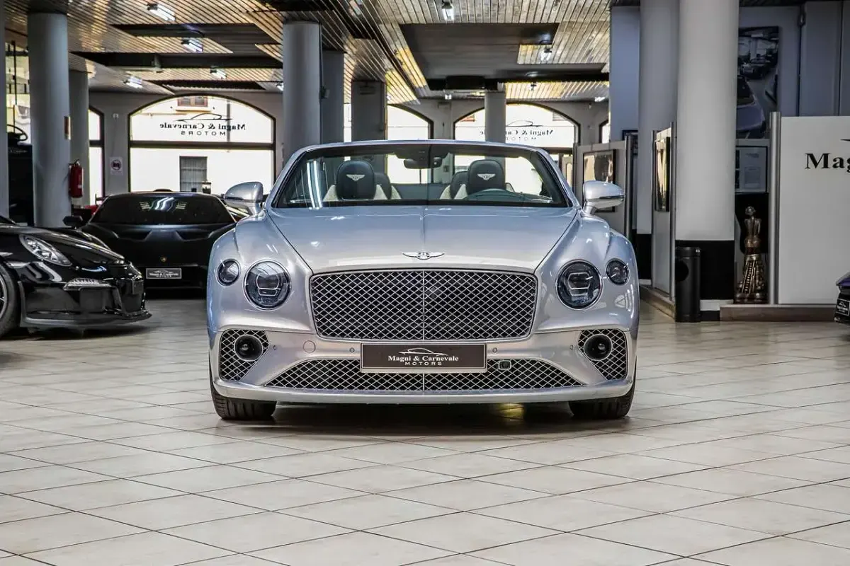 Usata Bentley Continental GT Convertible Mulliner 635 CV (467 kW) 2020 Extreme silver Cabrio