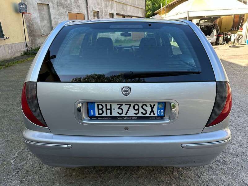 Usata Lancia Lybra 131 CV (96 kW) 2000 Argento Station wagon