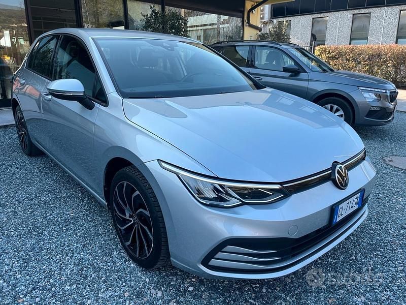 Usata VW Golf VIII Life 150 CV (110 kW) 2022 Grigio Berlina