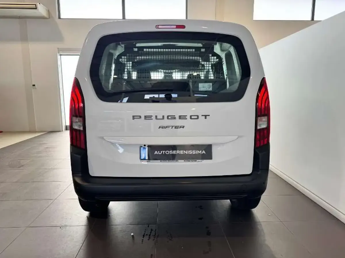 Usata Peugeot Rifter Allure 102 CV (75 kW) 2025 Bianco Monovolume