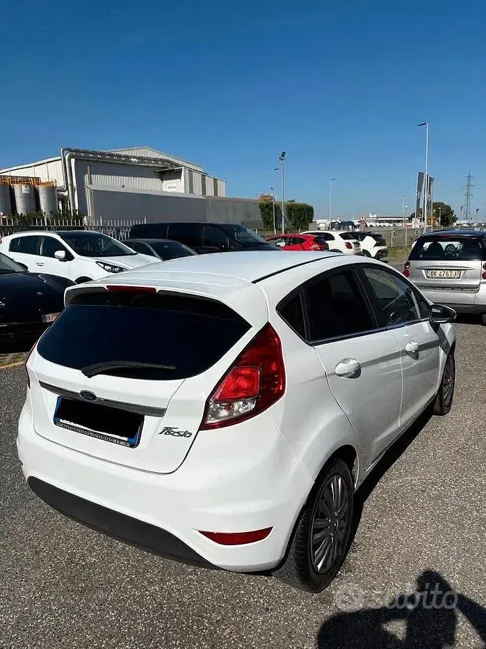 Second-hand Ford Fiesta 75 CP (55 kW) 2015 Alb Hatchback