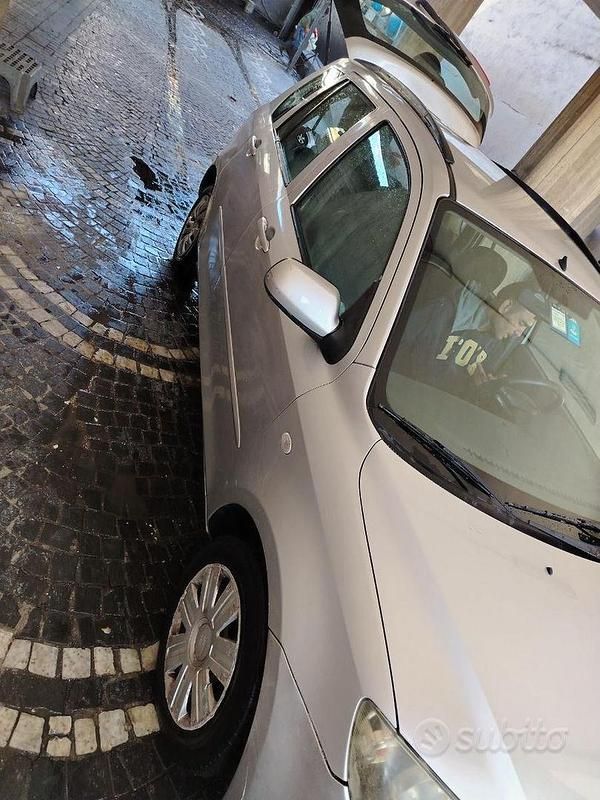 Usata Mazda 2 75 CV (55 kW) 2004 Grigio Utilitaria