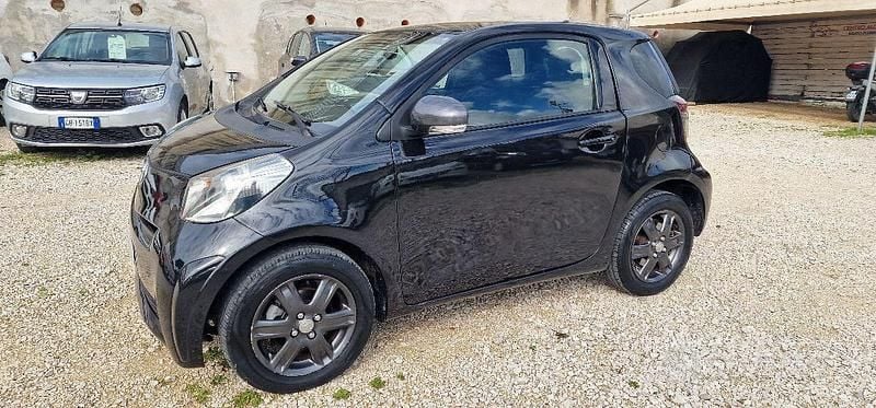 Usata Toyota iQ Sol 67 CV (49 kW) 2009 Nero Utilitaria