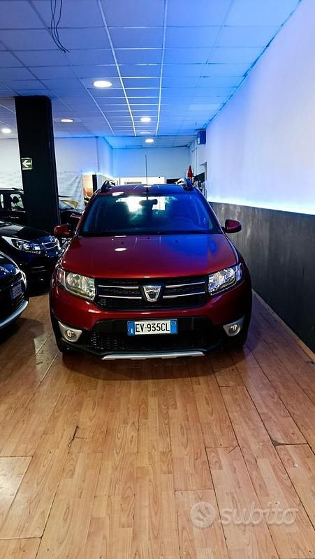 Usata Dacia Sandero Prestige 90 CV (66 kW) 2014 Rosso Berlina