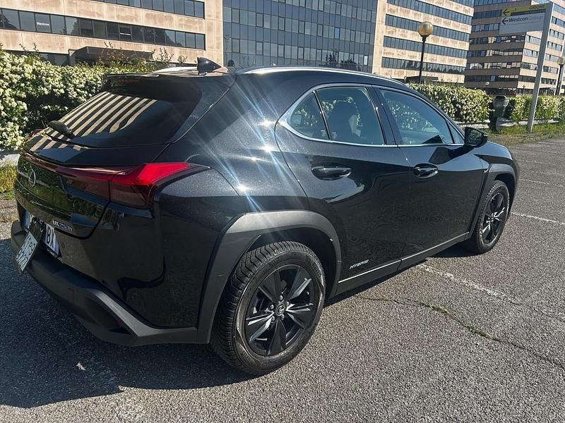 Usata Lexus UX 152 CV (111 kW) 2022 Nero SUV