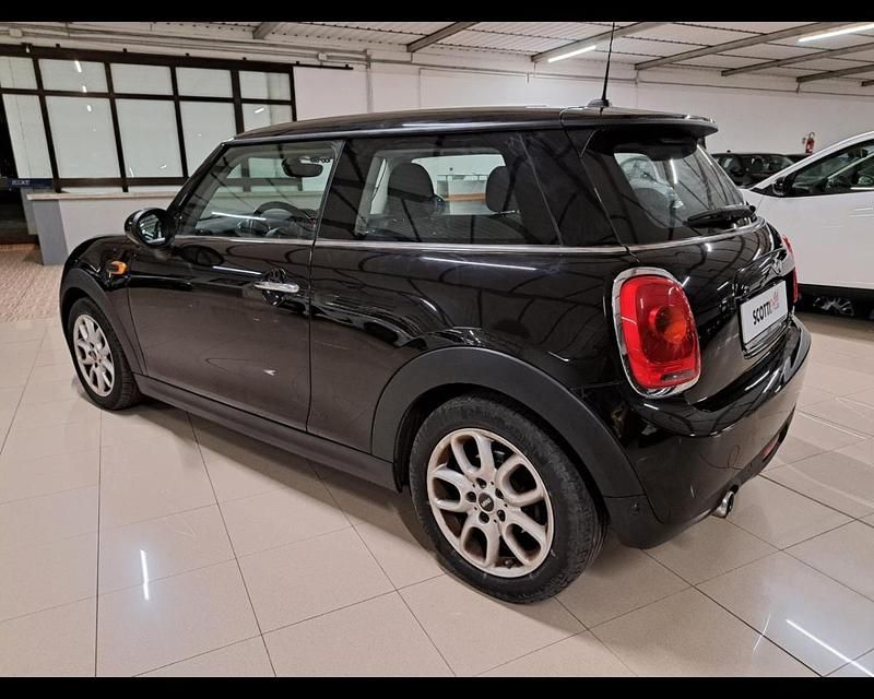 Usata Mini ONE 75 CV (55 kW) 2016 Nero Utilitaria