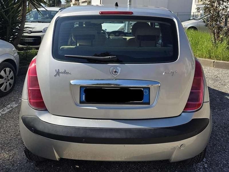 Usata Lancia Ypsilon 69 CV (50 kW) 2005 Argento Utilitaria