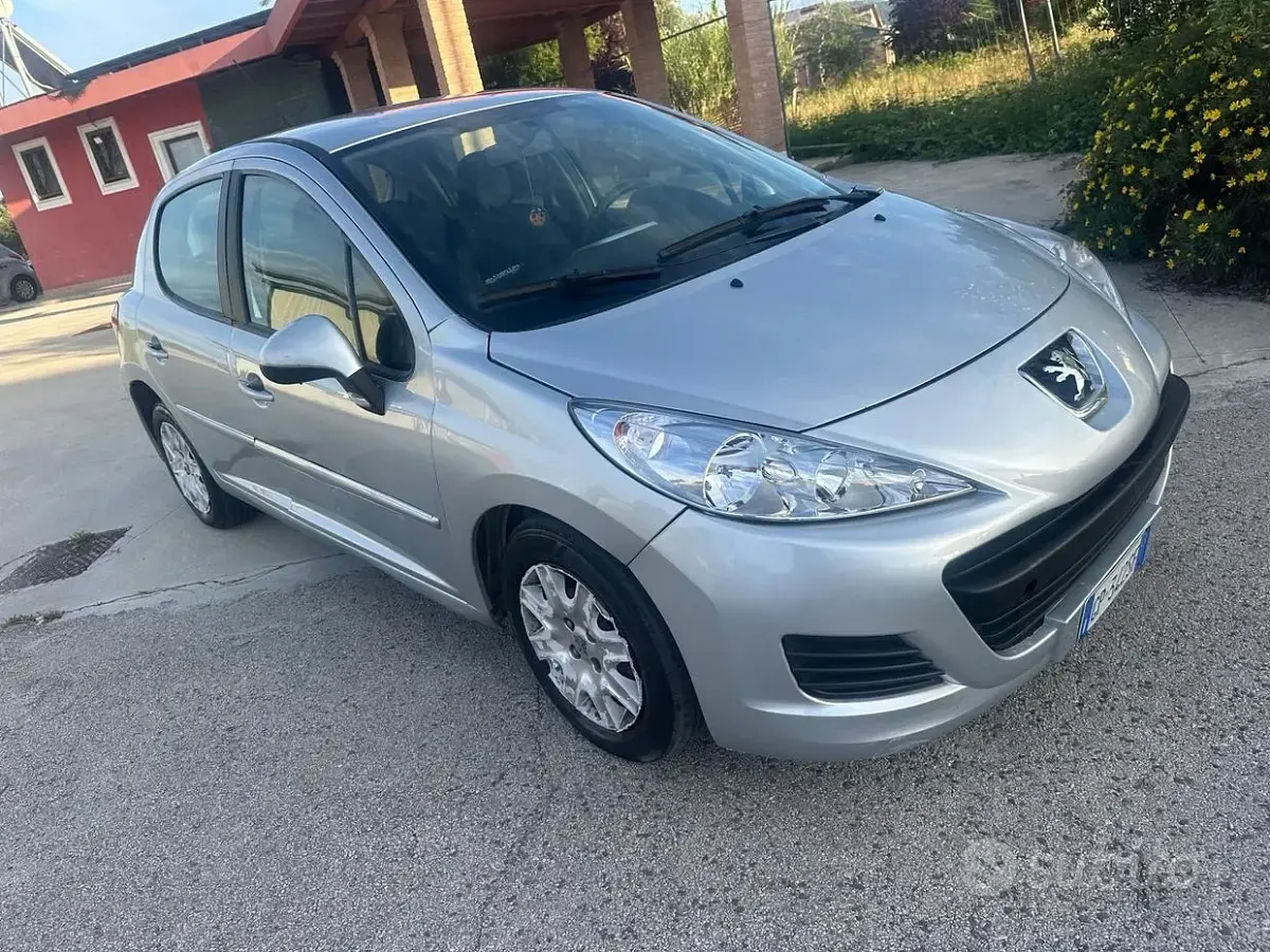 Begagnad Peugeot 207 68 HK (50 kW) 2012 Grå Sedan