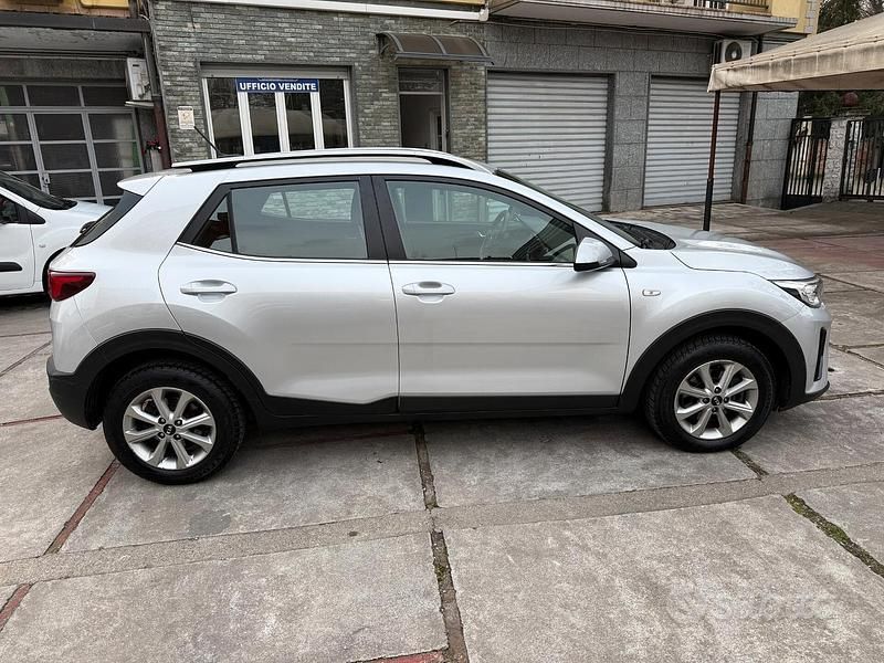 Usata Kia Stonic Style 100 CV (73 kW) 2018 Grigio SUV
