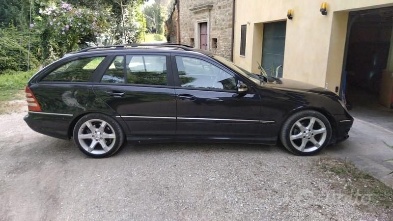 Usata Mercedes C200 122 CV (89 kW) 2006 Blu Station wagon