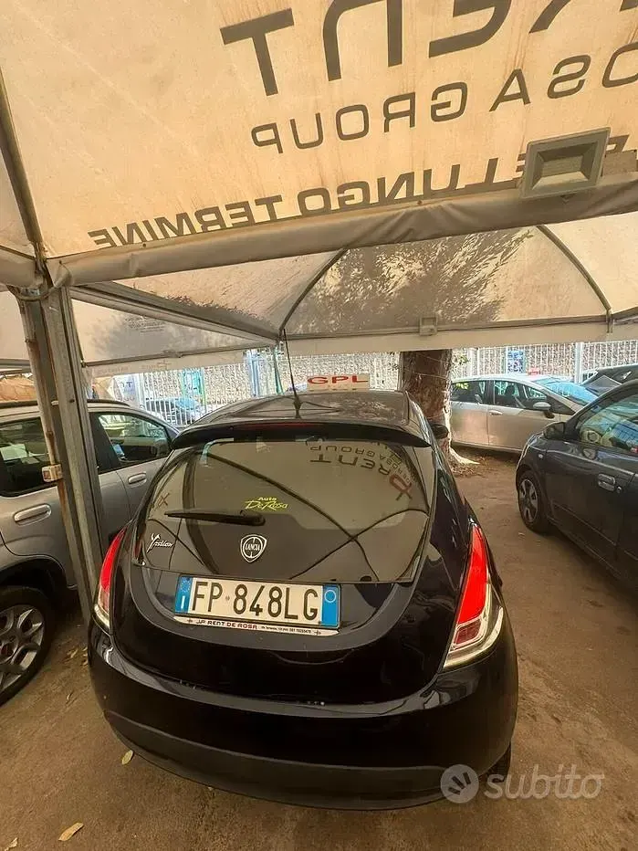 Usata Lancia Ypsilon Gold 69 CV (50 kW) 2018 Blu Utilitaria