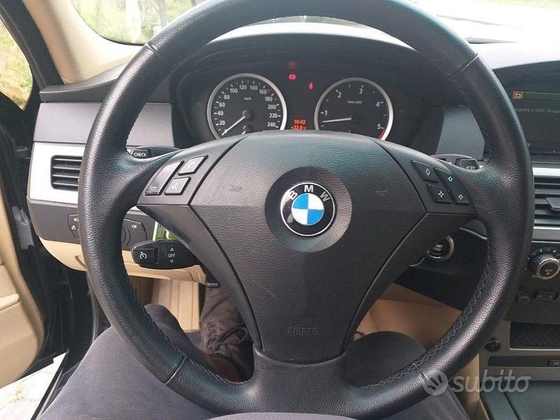 Usata BMW 525 Comfort Edition 197 CV (144 kW) 2007 Nero Station wagon