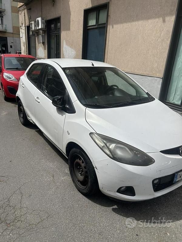Begagnad Mazda 2 68 HK (50 kW) 2009 Vit Halvkombi