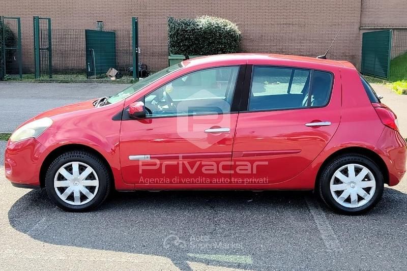 Usata Renault Clio II Dynamique 75 CV (55 kW) 2010 Rosso Berlina