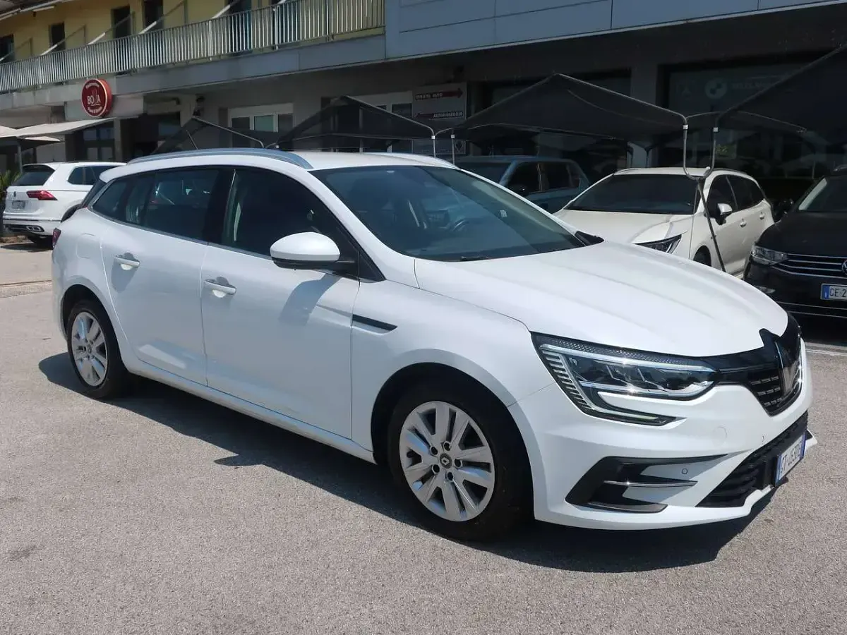 Usata Renault Mégane IV Business 116 CV (85 kW) 2020 Bianco metallizzato Station wagon