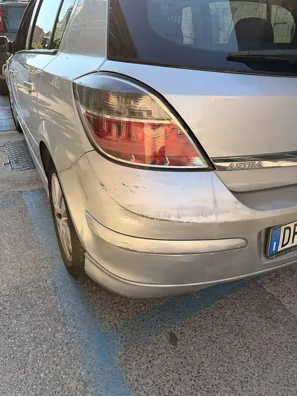 Usata Opel Astra Enjoy 125 CV (91 kW) 2008 Argento Berlina