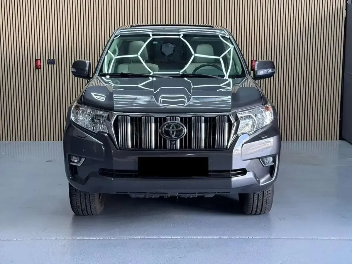 Usata Toyota Land Cruiser Lounge+ 177 CV (130 kW) 2020 Grigio Station wagon