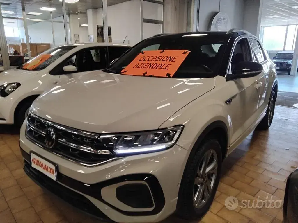 Usata VW T-Roc R-line 150 CV (110 kW) 2024 Ascot grey/nero / metallizzato SUV