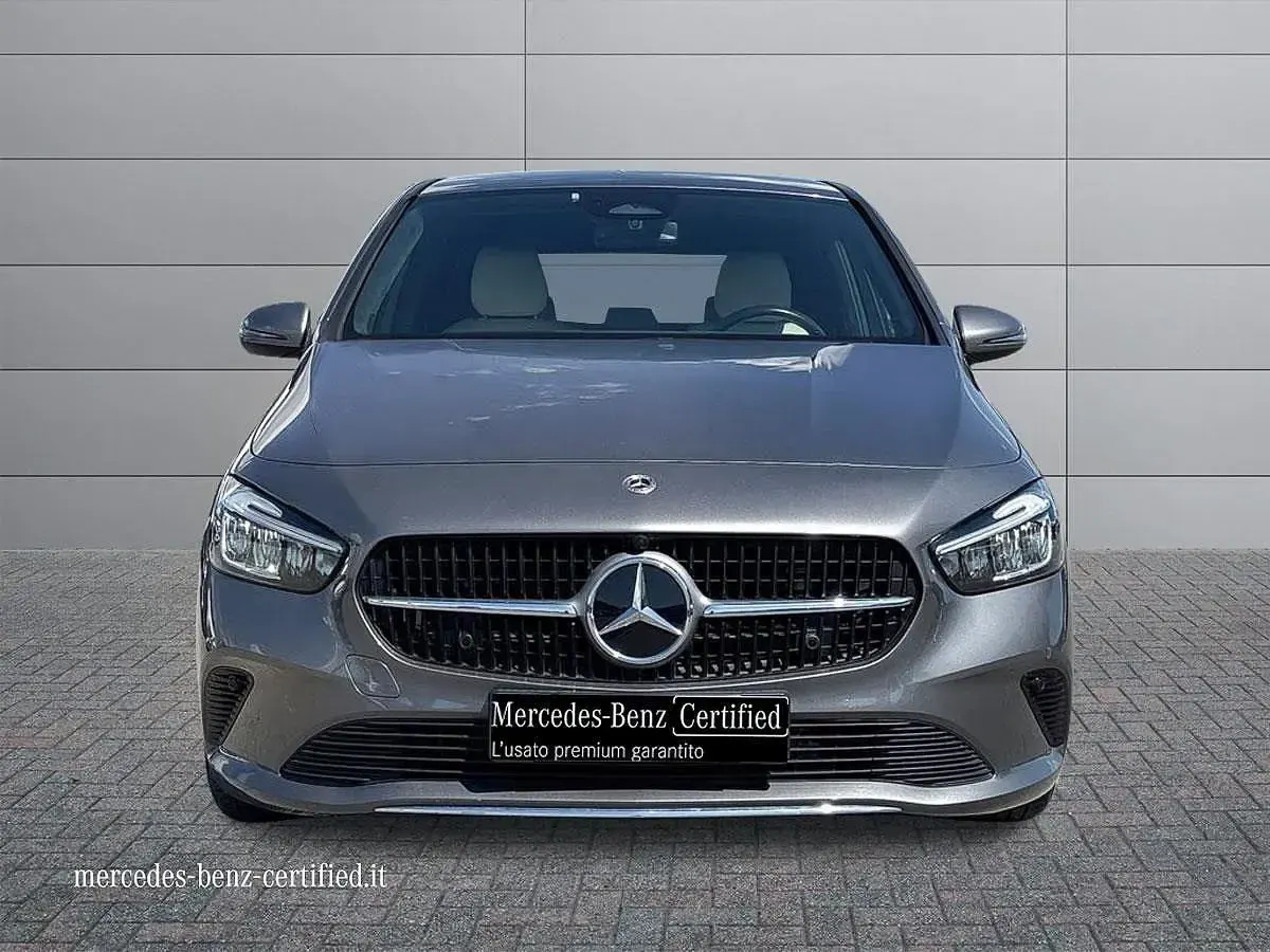 Usata Mercedes B180 Advanced 116 CV (85 kW) 2024 Grigio medio metallizzato Utilitaria