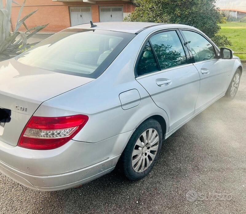 Usata Mercedes C220 Elegance 170 CV (125 kW) 2007 Argento Berlina