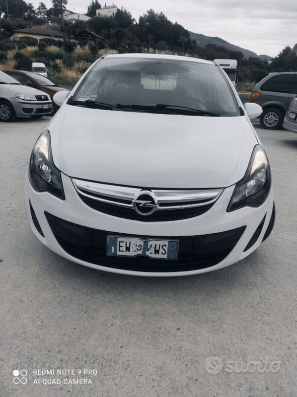 Usata Opel Corsa 90 CV (66 kW) 2014 Berlina