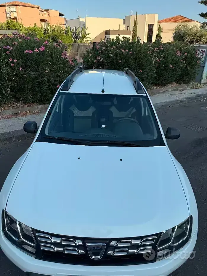 Usata Dacia Duster Lauréate 109 CV (80 kW) 2016 Bianco SUV