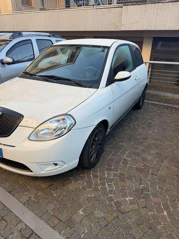 Usata Lancia Ypsilon 105 CV (77 kW) 2007 Utilitaria