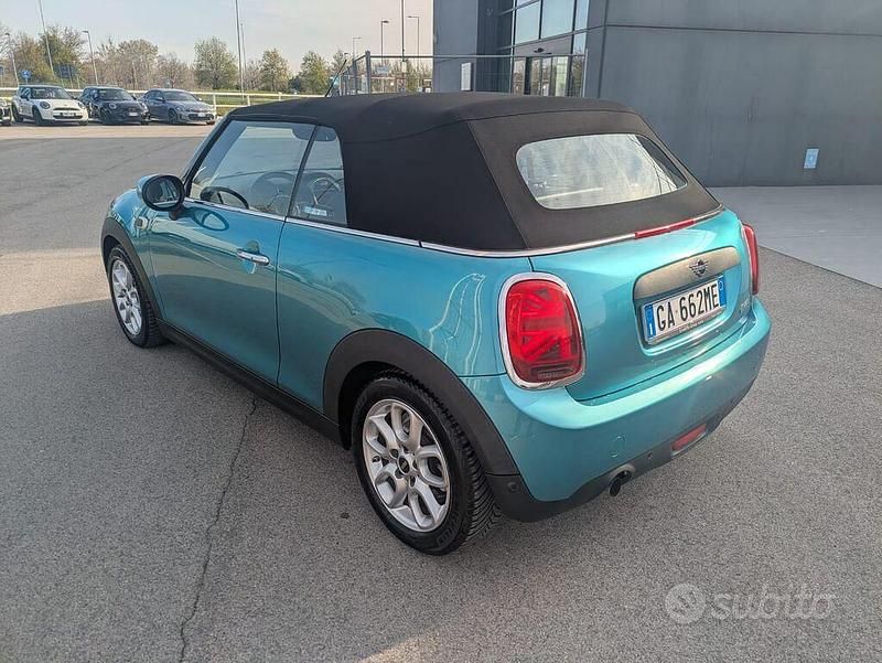 Usata Mini One Cabriolet Hype 102 CV (75 kW) 2020 Caribbean acqua metallic Cabrio