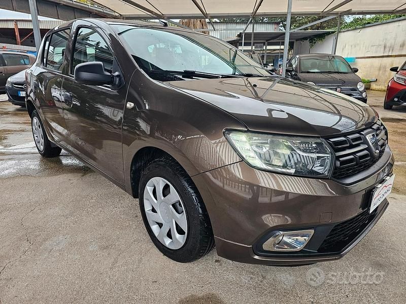 Usata Dacia Sandero Lauréate 75 CV (55 kW) 2018 Marrone Utilitaria