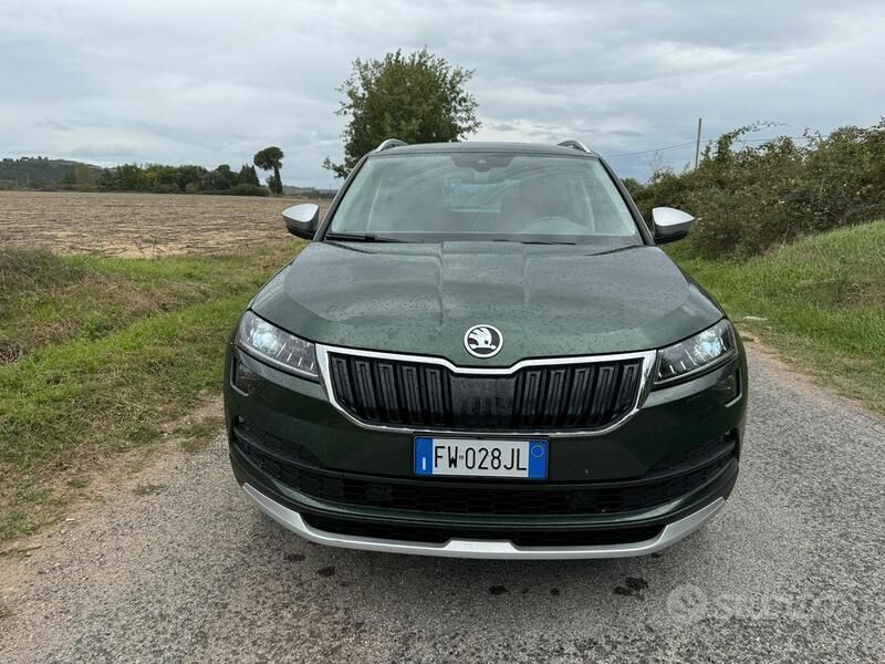 Verde Usata 2019 Skoda Karoq Scout 4x4 SUV | 23.900 € (Molto cara) - Immagine 1/4