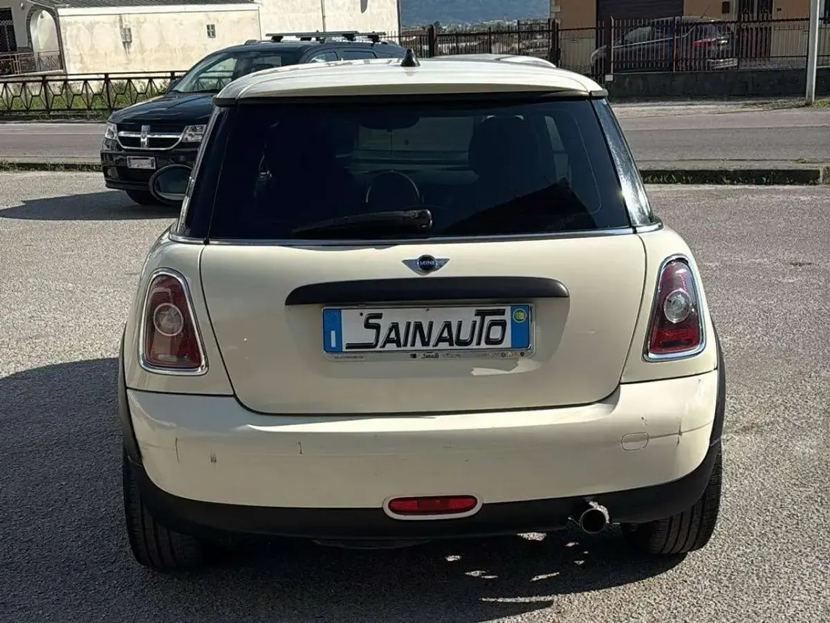 Usata Mini Cooper 75 CV (55 kW) 2010 Bianco Utilitaria