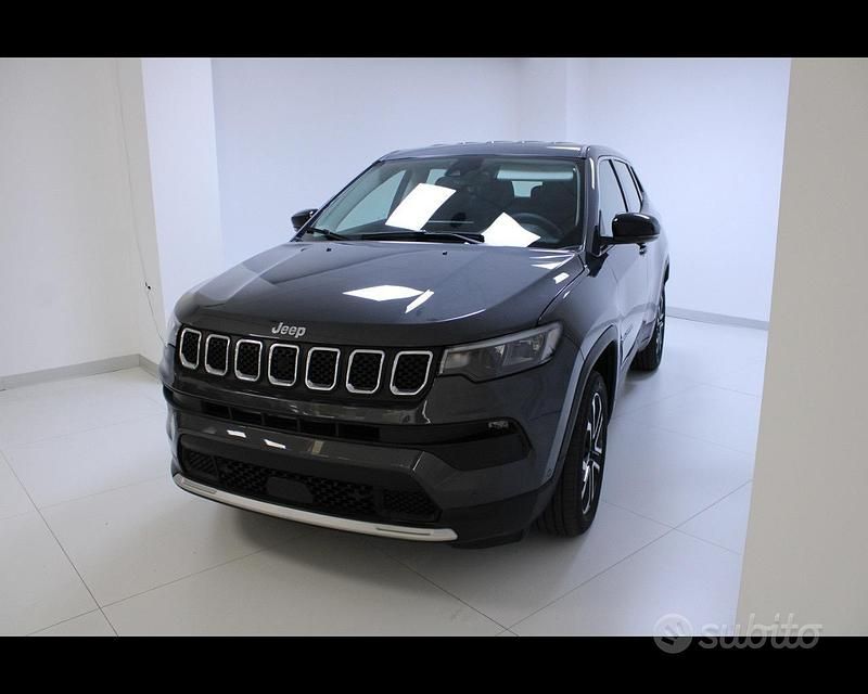 Usata Jeep Compass Altitude 131 CV (96 kW) 2024 Grigio SUV