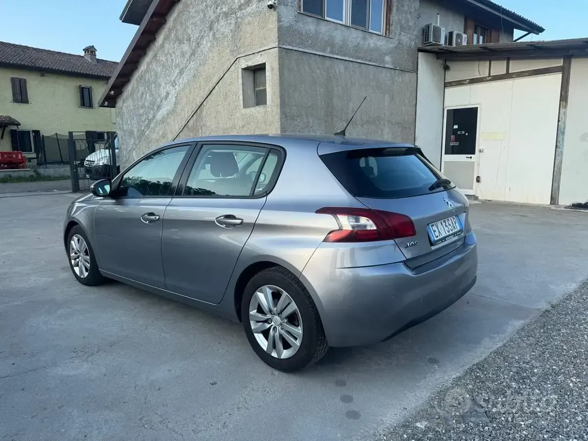 Usado Peugeot 308 Active 110 CV (80 kW) 2014 Gris Berlina