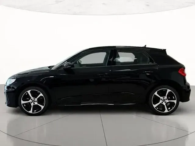 Nuova Audi A1 Sportback S-Line 116 CV (85 kW) 2026 0e nero mito metallizzato Utilitaria
