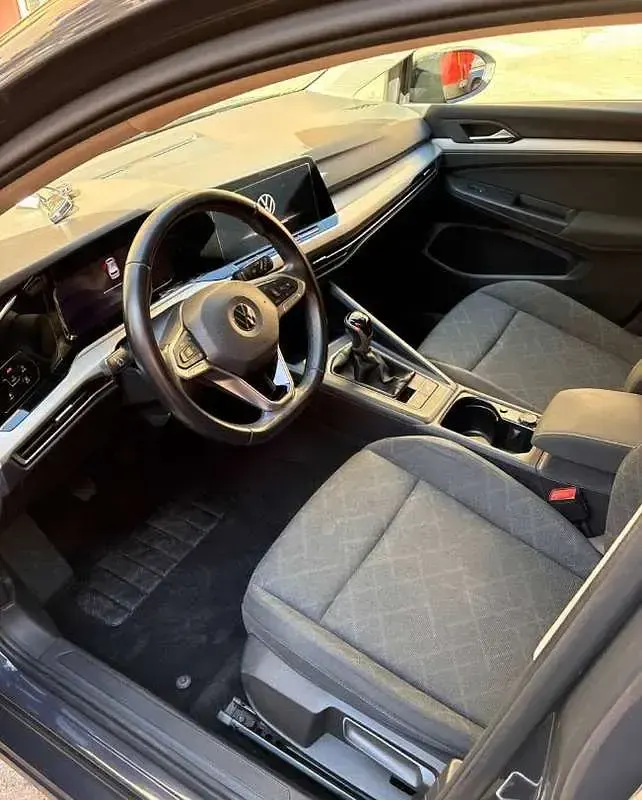 Usata VW Golf VIII Life 110 CV (80 kW) 2020 Grigio Berlina
