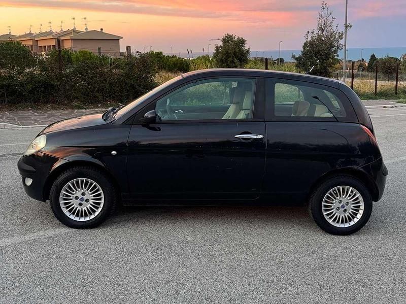 Usata Lancia Ypsilon 60 CV (44 kW) 2005 Nero Utilitaria